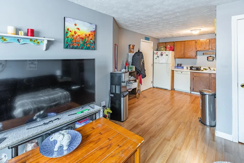 45 Log Street Manchester NH 03102-0000