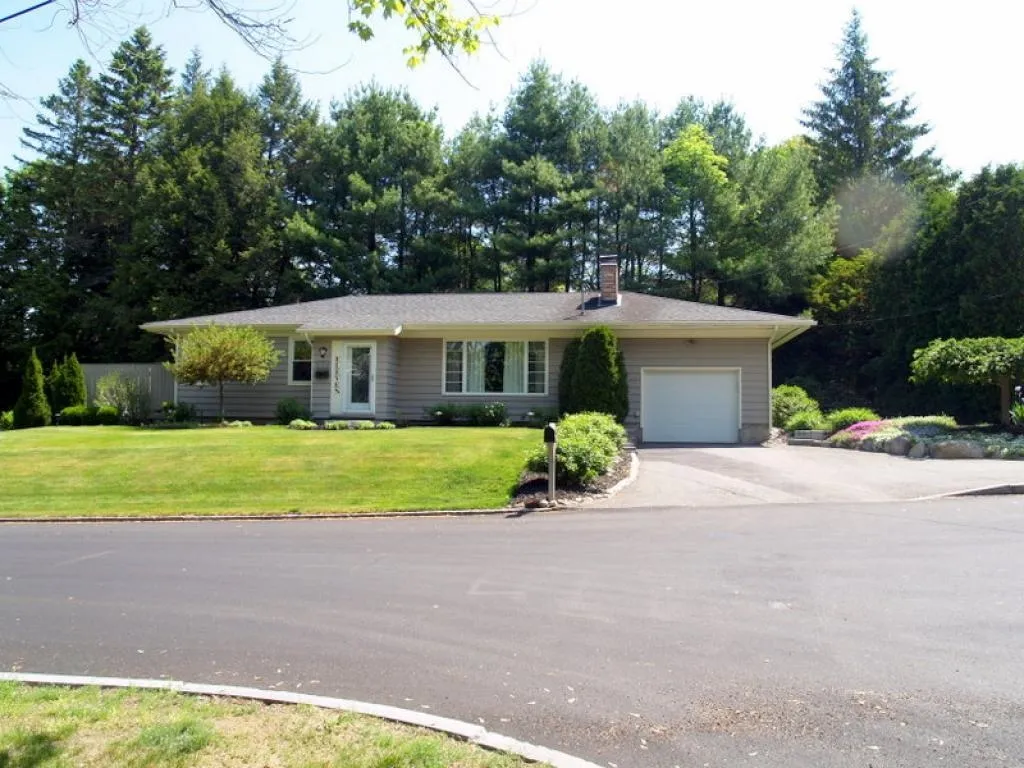 11 Magnolia Road Manchester NH 03104-0000