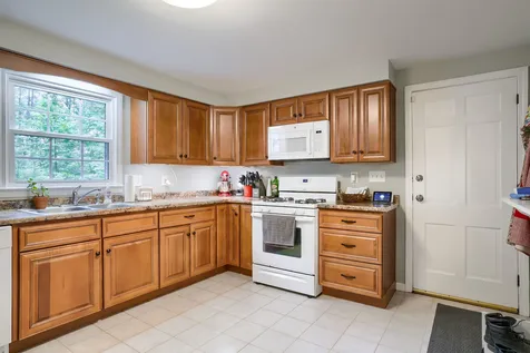 17 Mitchell Street Merrimack NH 03054