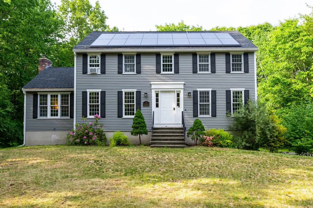 12 Bayberry Lane Derry NH 03038