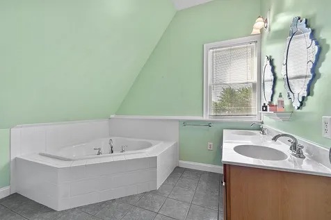 322 Mcgregor Street Manchester NH 03102