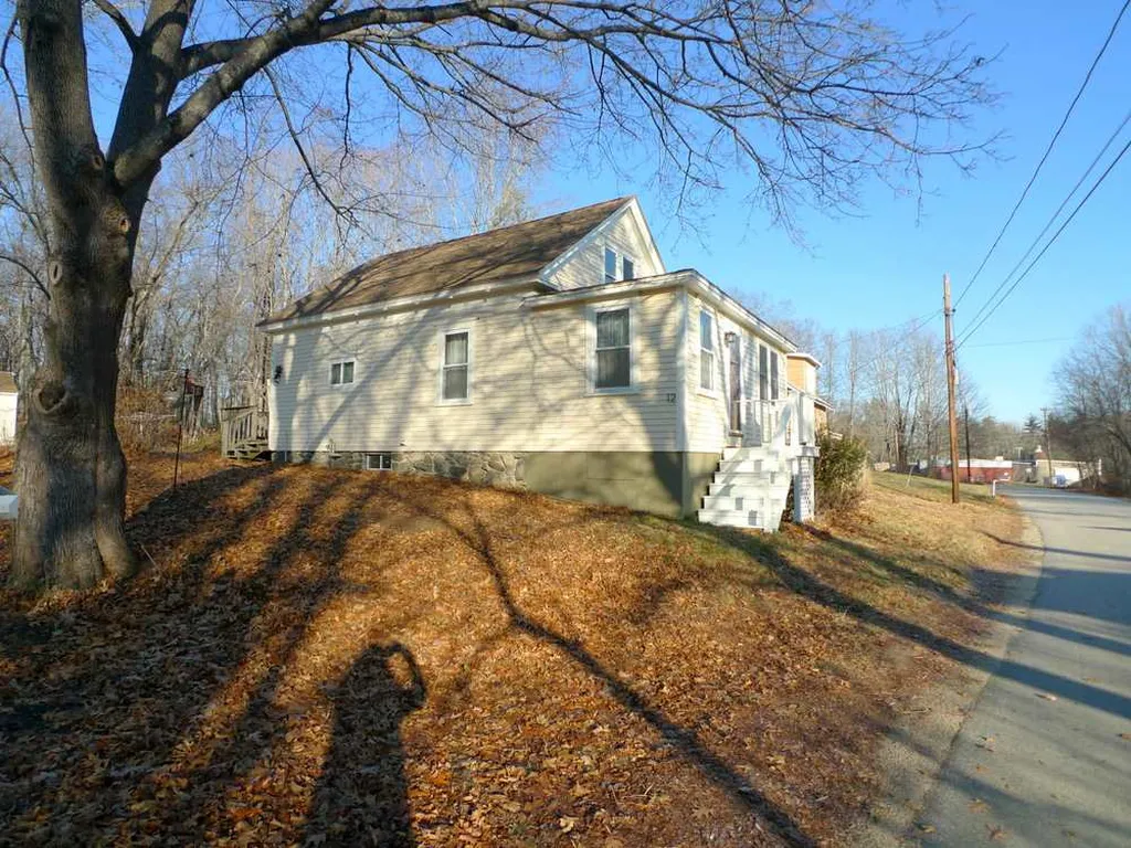 12 River Road Brentwood NH 03833