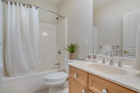 5 Summerfield Way Amherst NH 03031