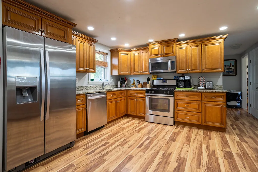 10 Maple Ridge Road Seabrook NH 03874