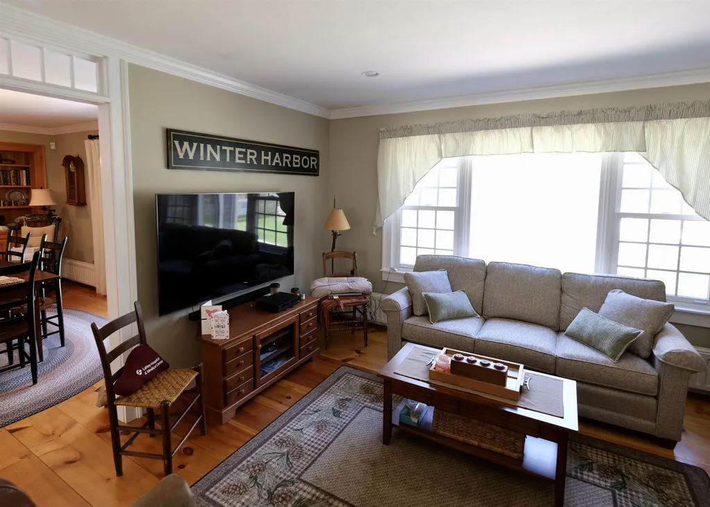 287 Middle Road Tuftonboro NH 03816