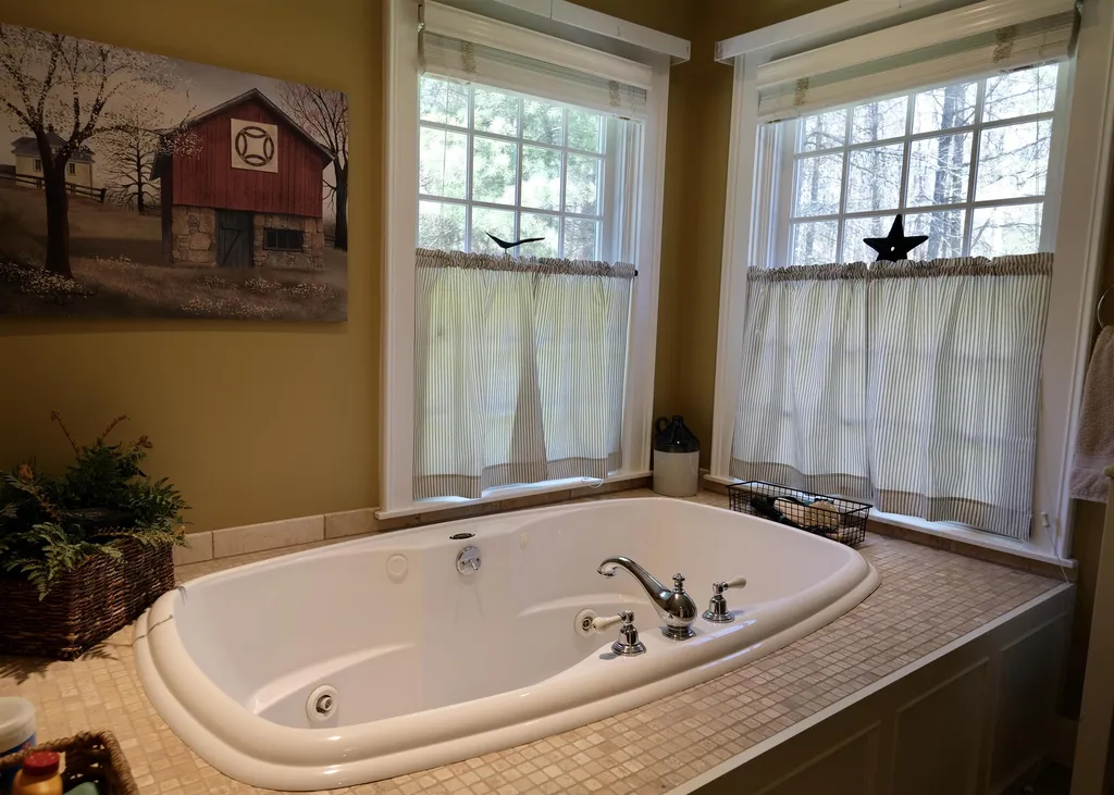 287 Middle Road Tuftonboro NH 03816