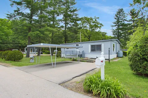 21 Shadycrest Drive Nashua NH 03062