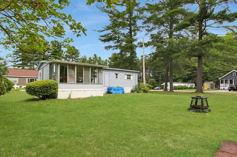 21 Shadycrest Drive Nashua NH 03062