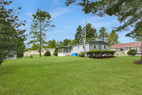 21 Shadycrest Drive Nashua NH 03062