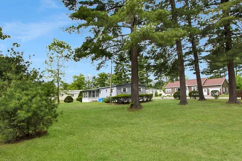 21 Shadycrest Drive Nashua NH 03062
