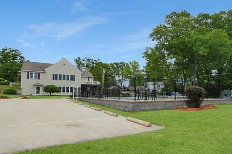 21 Shadycrest Drive Nashua NH 03062