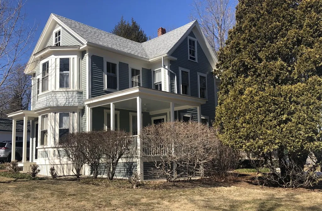 7 Pleasant Street Wolfeboro NH 03894