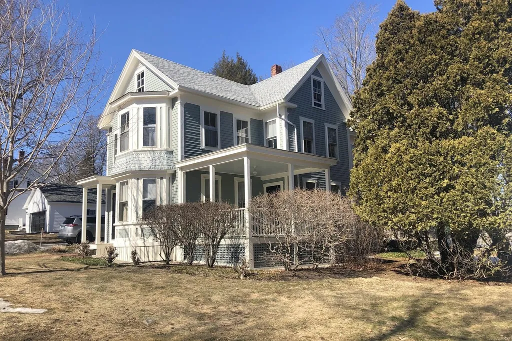 7 Pleasant Street Wolfeboro NH 03894