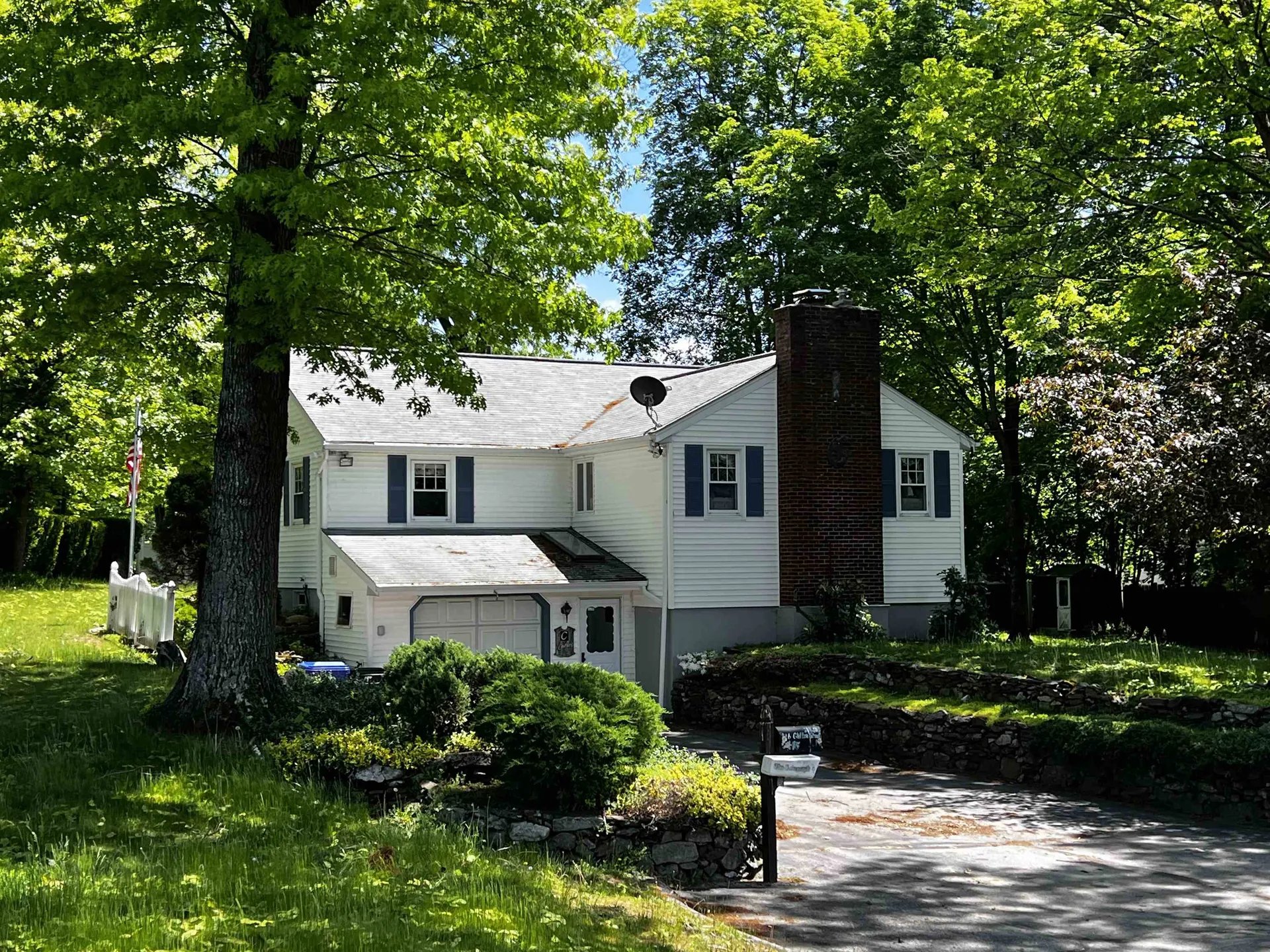 6 Clifton Street Hudson NH 03051