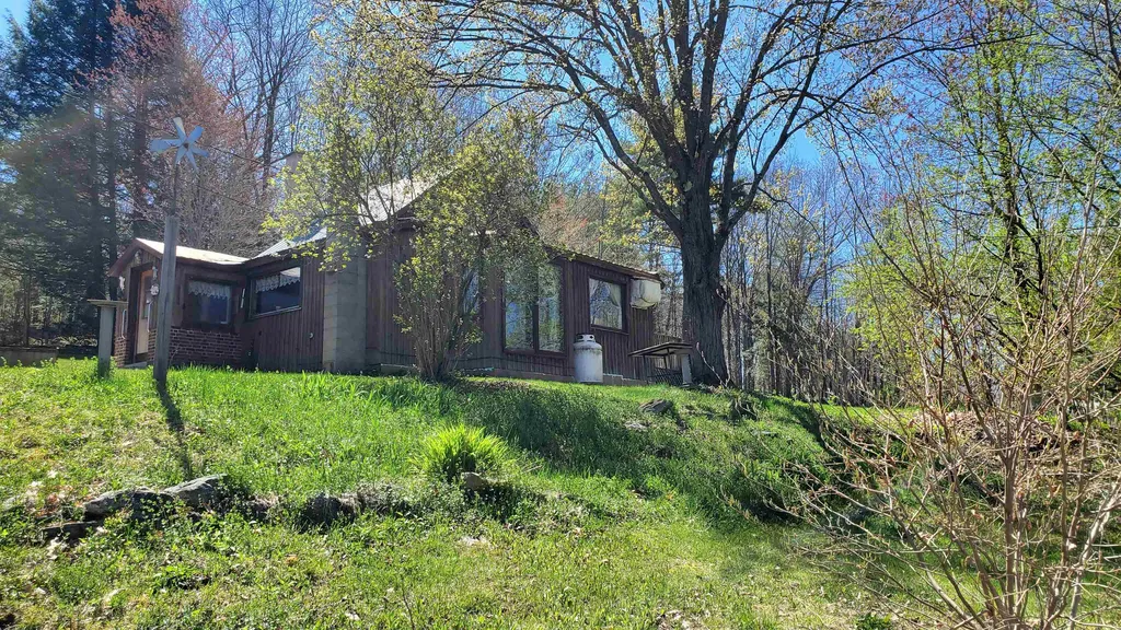309 Lower Hyde Park Hartford VT 05001-1840