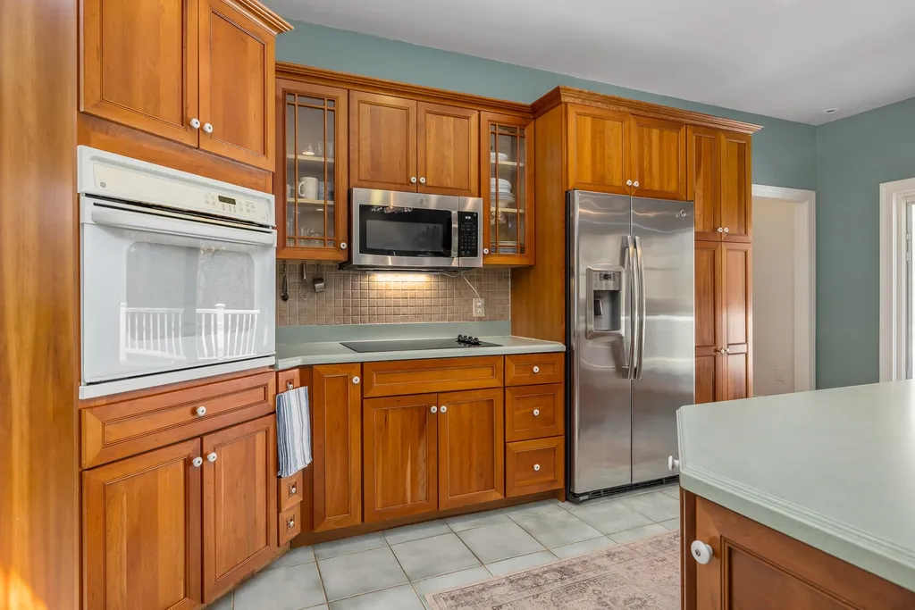 32 Leach Road Kittery ME 03904