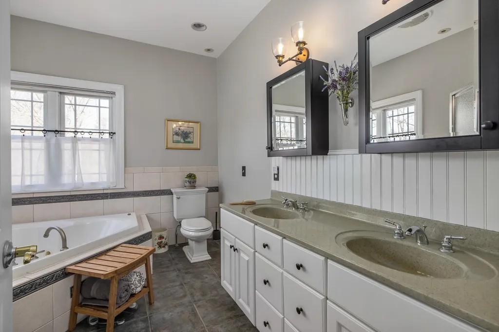 32 Leach Road Kittery ME 03904