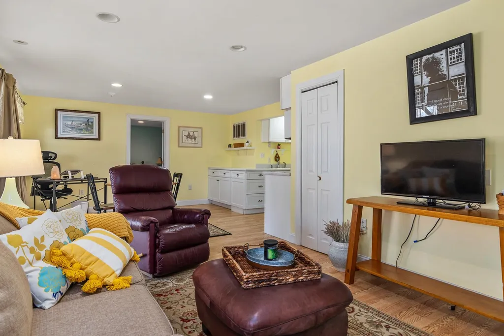 32 Leach Road Kittery ME 03904