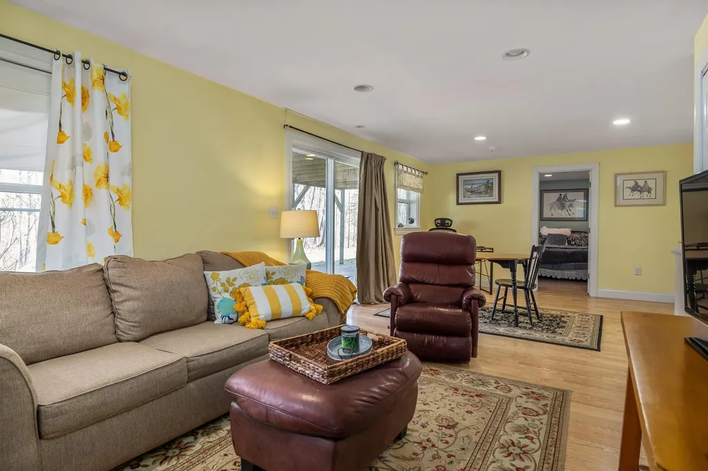 32 Leach Road Kittery ME 03904