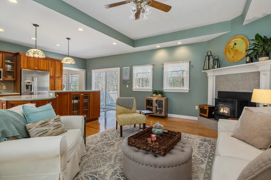 32 Leach Road Kittery ME 03904