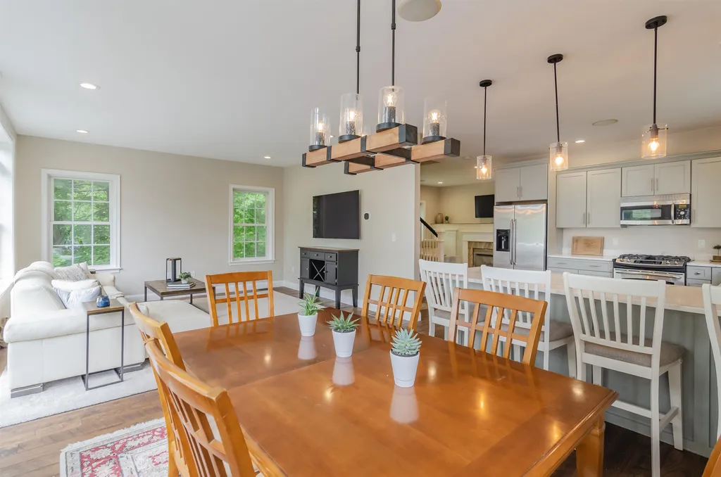 1012 Collettes Grove Road Derry NH 03038