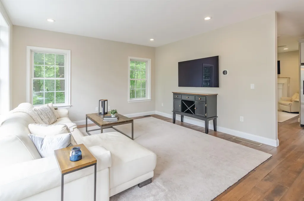 1012 Collettes Grove Road Derry NH 03038