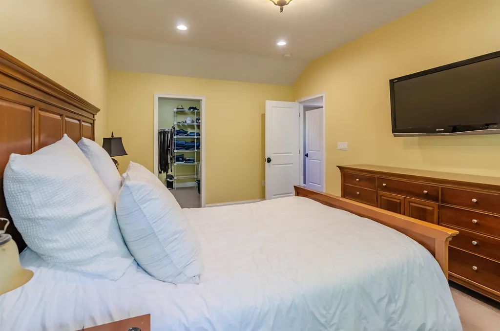 1012 Collettes Grove Road Derry NH 03038