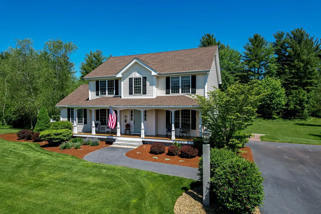 9 Lydston Lane Litchfield NH 03052
