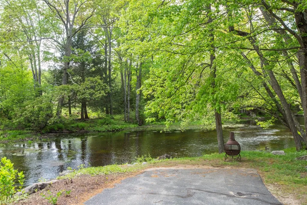 202 Route 27 Raymond NH 03077
