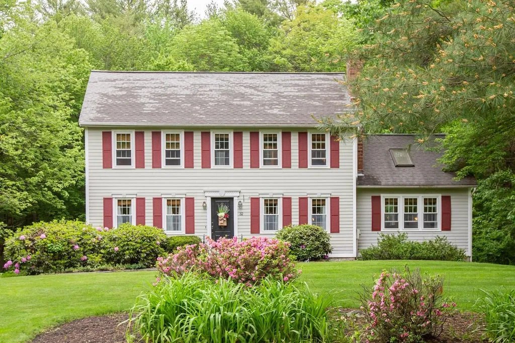 32 Lawson Farm Road Londonderry NH 03053