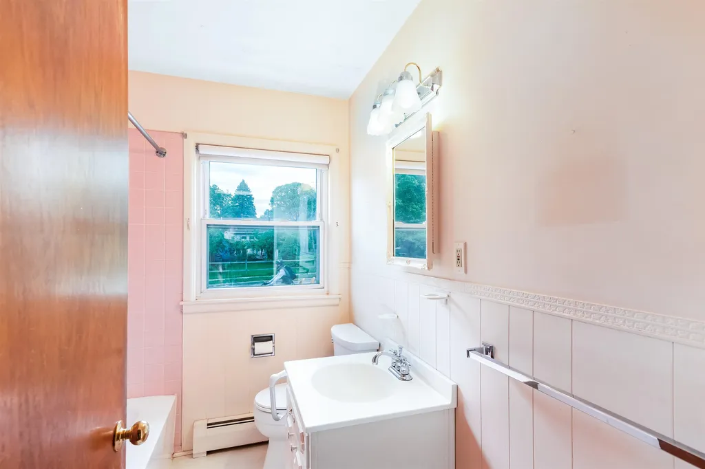 93 Birchcliff Parkway Burlington VT 05401