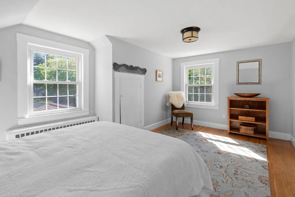 17 Oakwood Street Hudson NH 03051