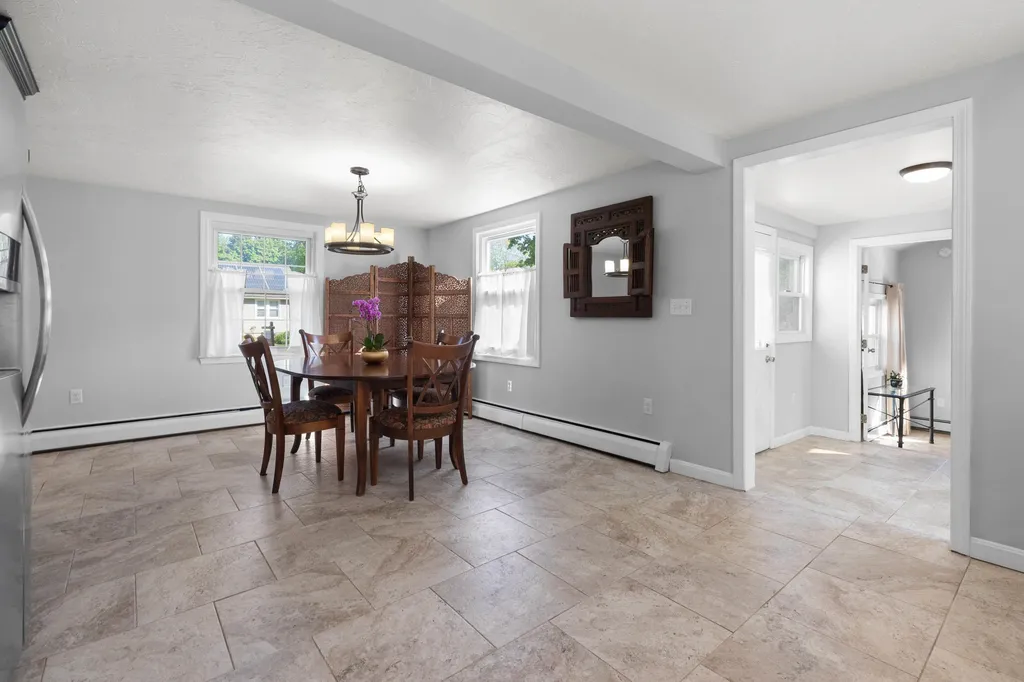17 Oakwood Street Hudson NH 03051