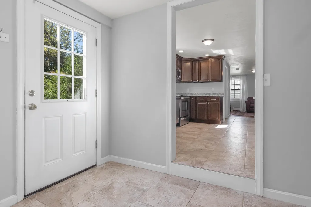 17 Oakwood Street Hudson NH 03051