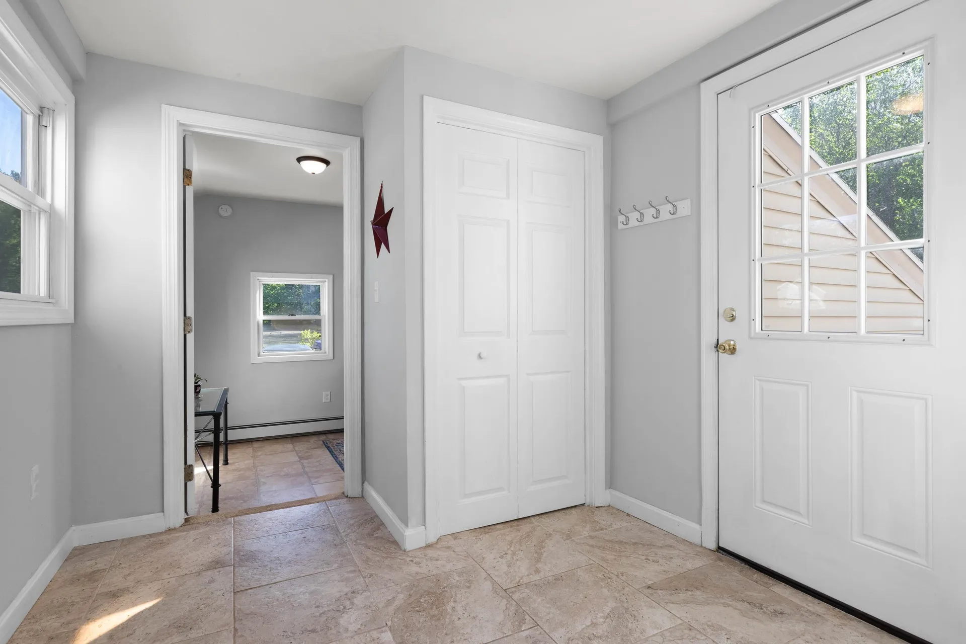 17 Oakwood Street Hudson NH 03051