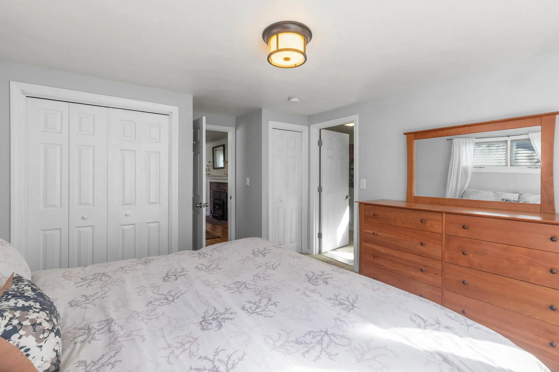 17 Oakwood Street Hudson NH 03051