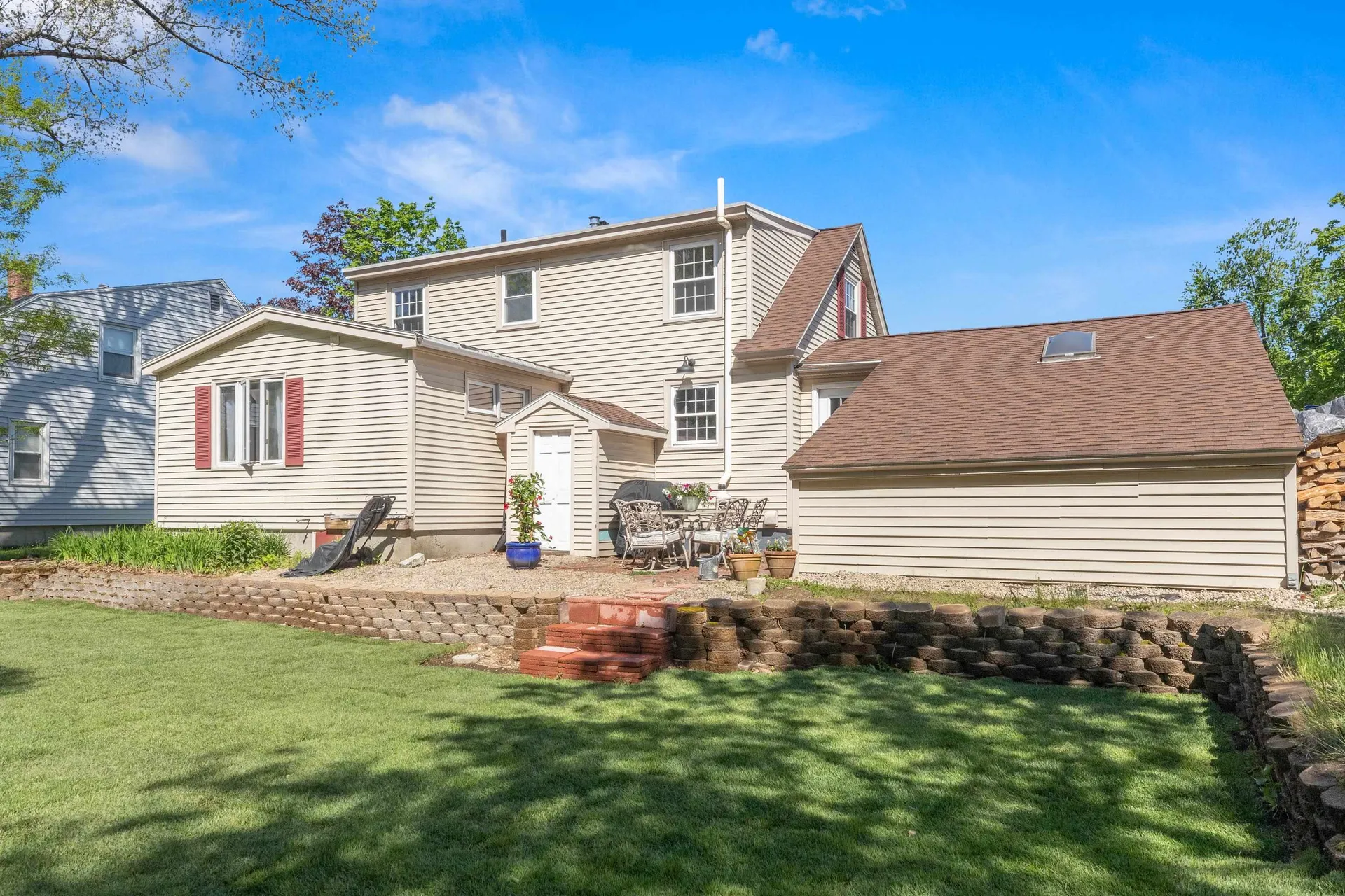 17 Oakwood Street Hudson NH 03051