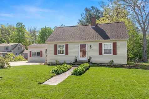 17 Oakwood Street Hudson NH 03051