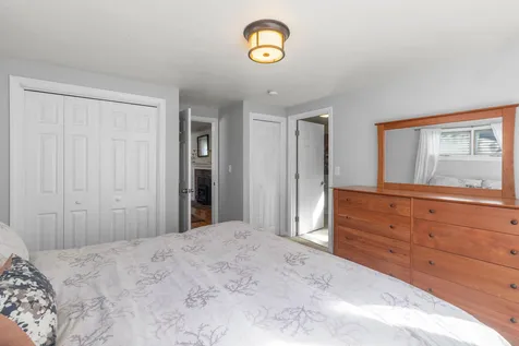 17 Oakwood Street Hudson NH 03051