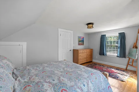 17 Oakwood Street Hudson NH 03051
