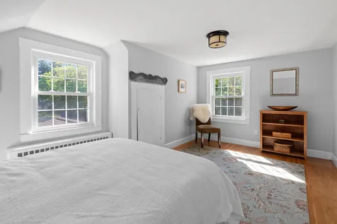 17 Oakwood Street Hudson NH 03051