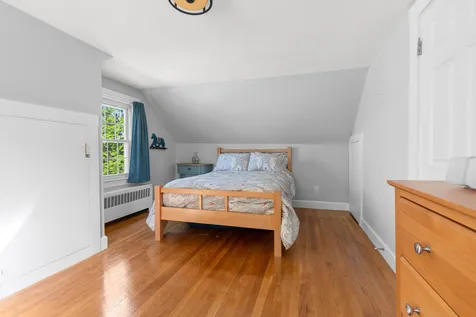 17 Oakwood Street Hudson NH 03051