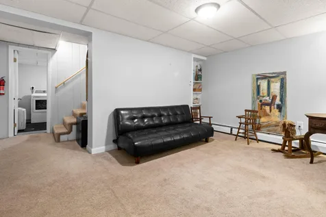 17 Oakwood Street Hudson NH 03051