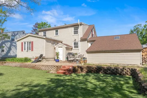 17 Oakwood Street Hudson NH 03051