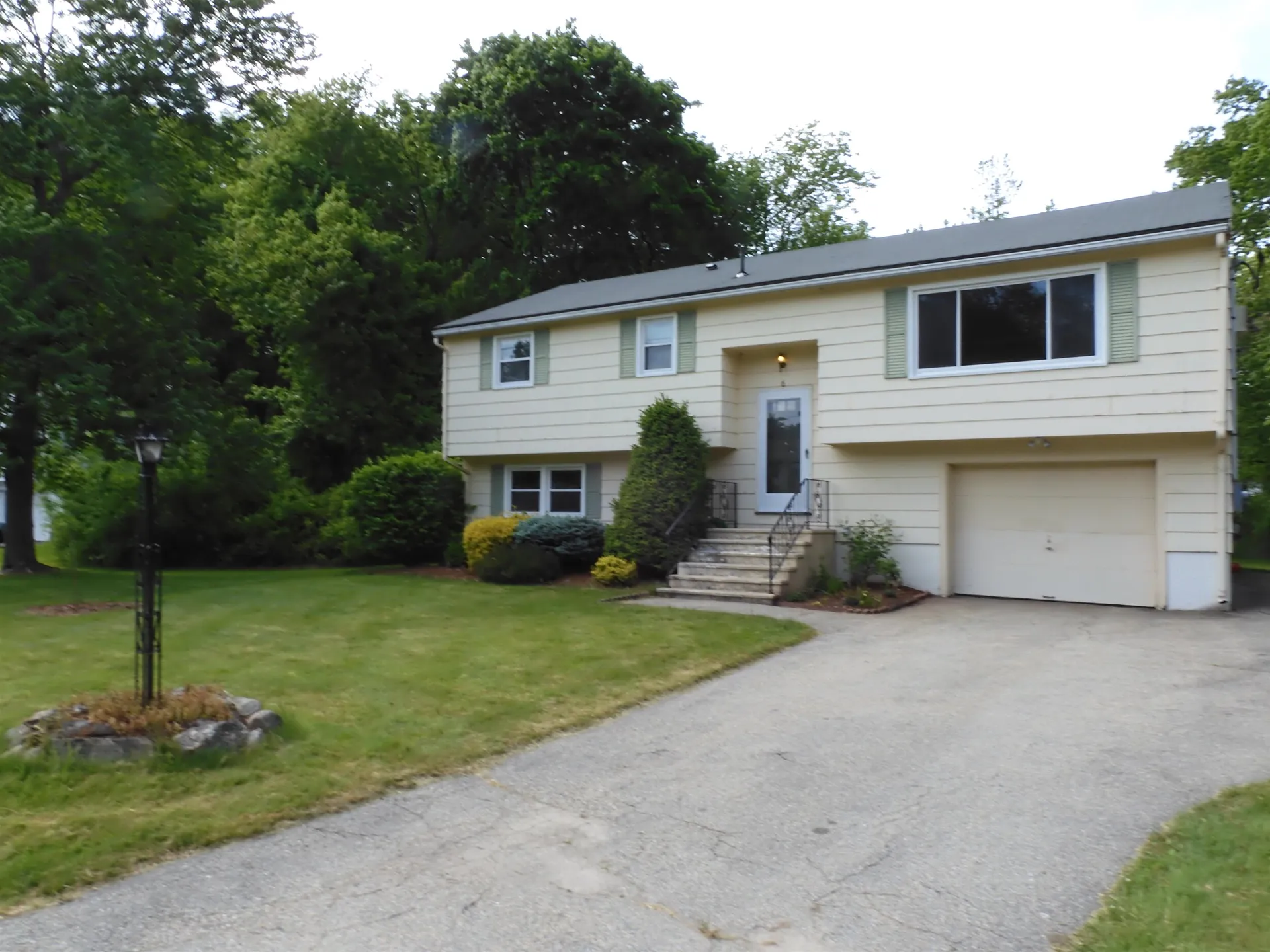 6 Loren Road Salem NH 03079-0