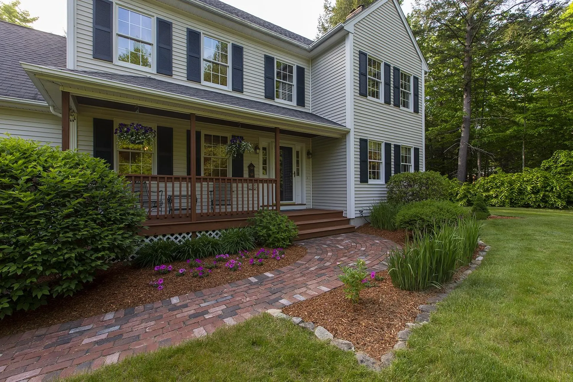 8 Vahey Drive Brentwood NH 03833