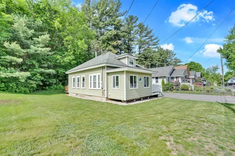 10 Gray Avenue Farmington NH 03835