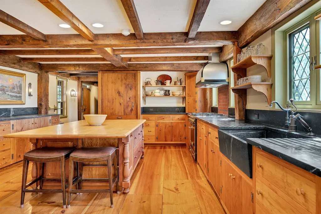271 Baker Turn Hartford VT 05059