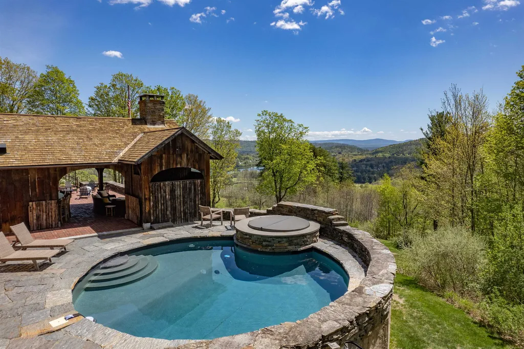 271 Baker Turn Hartford VT 05059