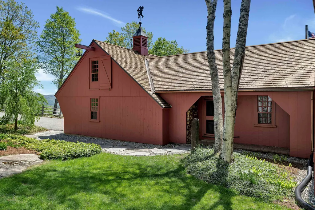 271 Baker Turn Hartford VT 05059